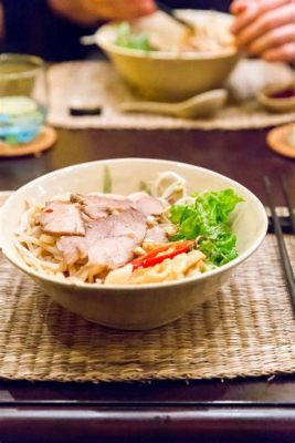  Cao Lầu: A Delightfully Savory Symphony of Noodles and Char Siu Pork!