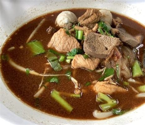  ก๋วยเตี๋ยวสุราษฎร์ฯ: ชามร้อนจากตำนาน ความหอมหวานของน้ำซุปไก่ผสานรสชาติเข้มข้นของเครื่องใน